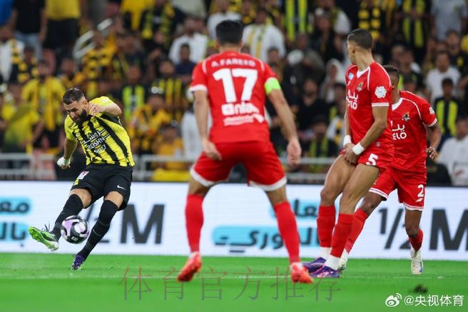 王的惩罚!本泽马刷爆历史 霸气!巴萨球员也夸他 王的惩罚!本泽马刷爆历史 霸气!巴萨球员也夸他